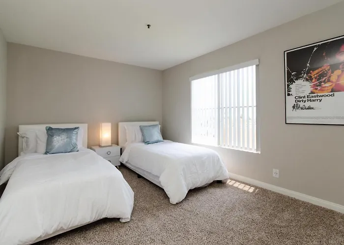 Sunset Strip 2 Bedroom 2 Bathroom With Pool & Views
